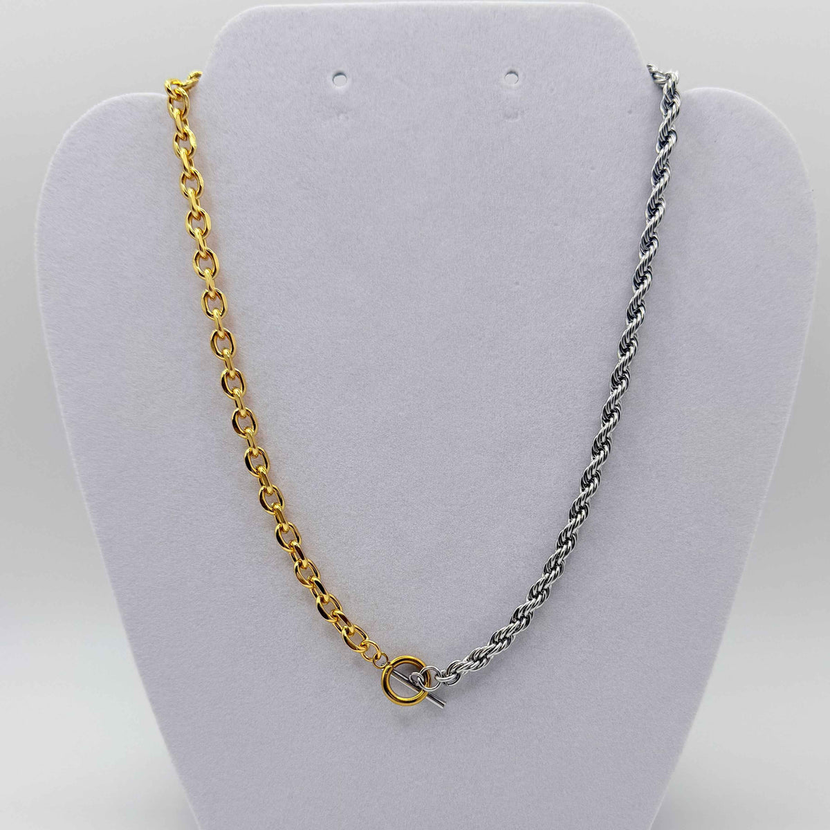 Layla Toggle Clasp Necklace - Diyaana