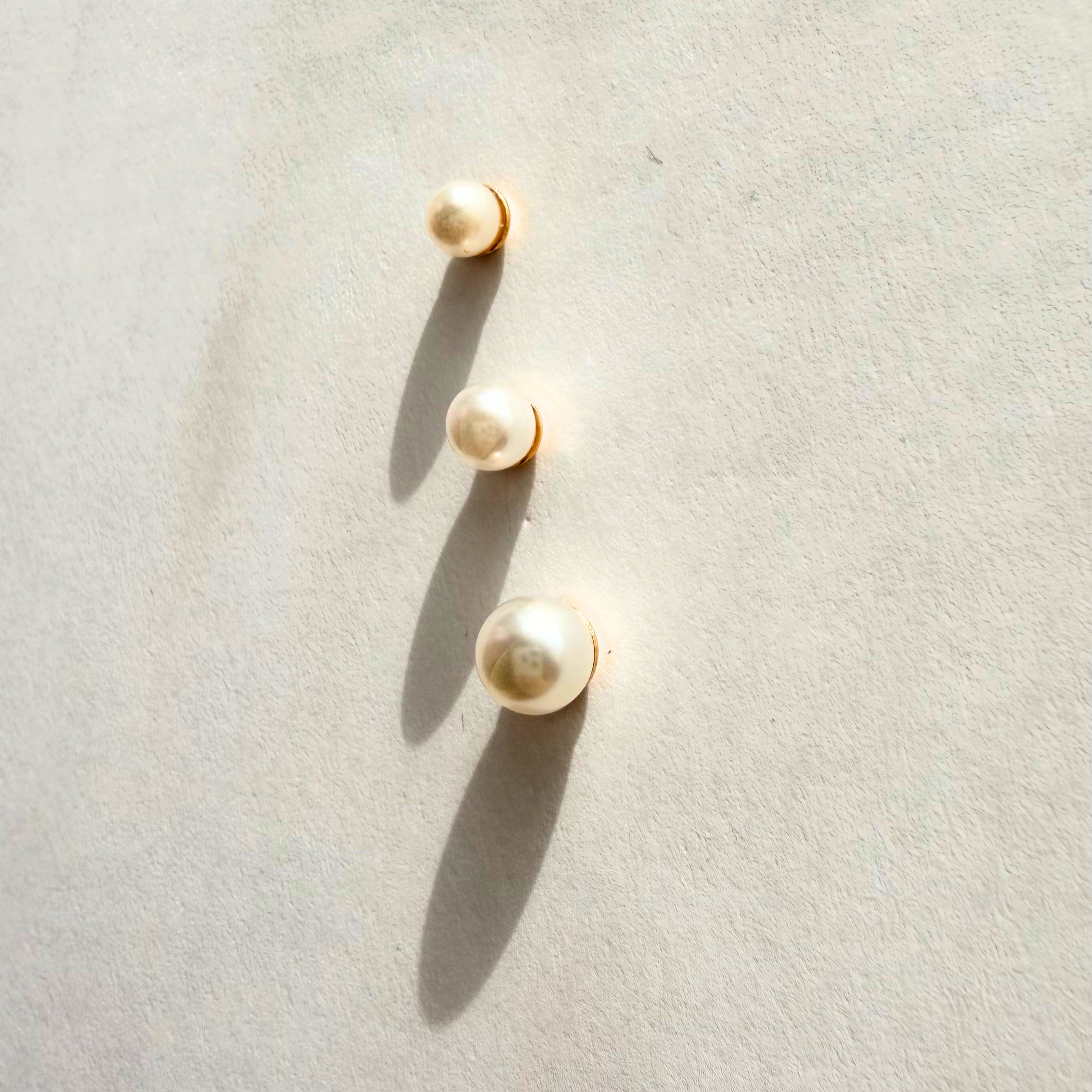 Aura Classic Pearl Studs